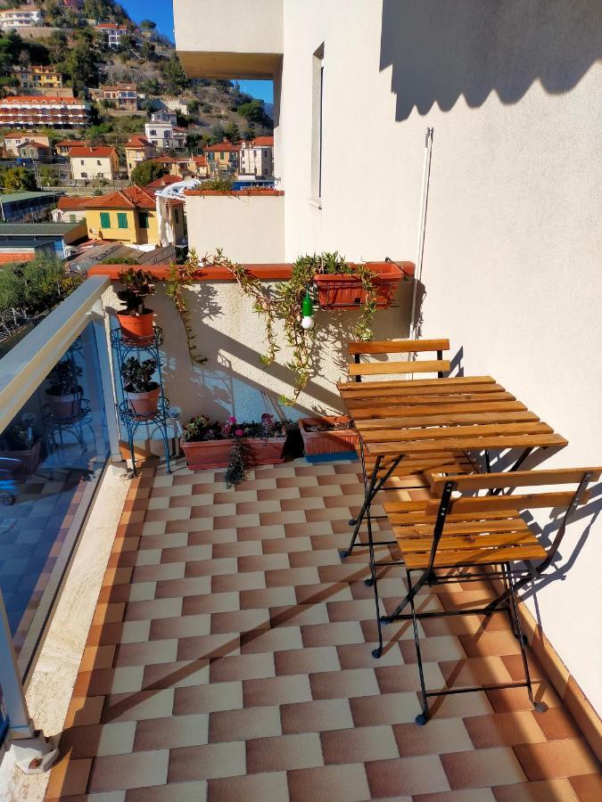 Appartamento Riviera Trilocale Wifi E Parcheggio Privato Вентімілья Екстер'єр фото